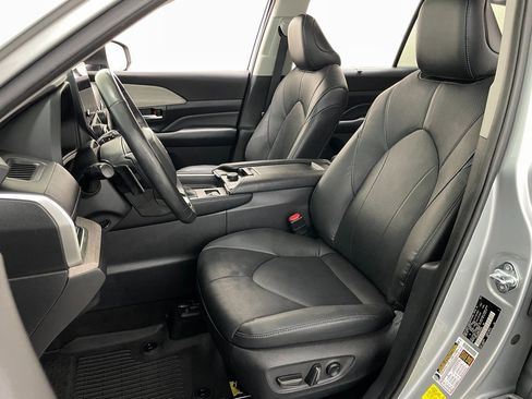 Used 2024 Toyota Grand Highlander XLE image 30