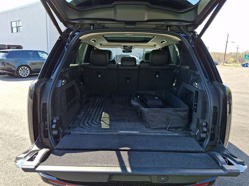Used 2025 Land Rover Range Rover Long Wheelbase SE image 29