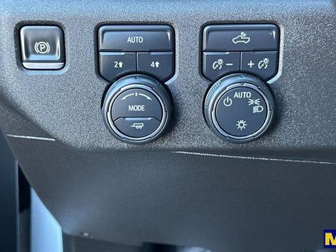 Used 2025 Chevrolet Silverado 1500 LT image 34