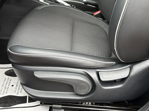 Certified 2024 Hyundai Venue Limited FWD image 14