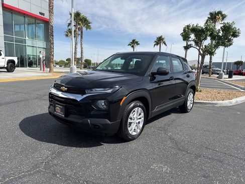 Used 2023 Chevrolet TrailBlazer LS FWD image 2