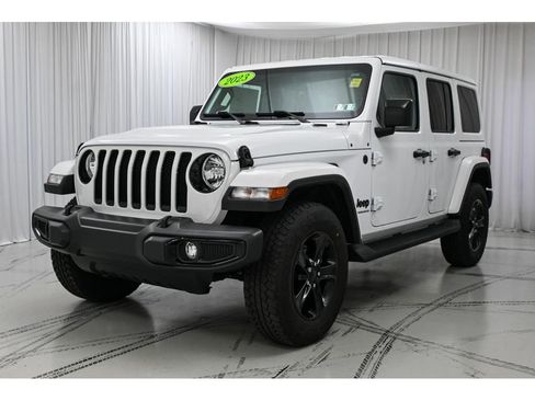 Used 2023 Jeep Wrangler Unlimited Sahara AWD/4WD image 4
