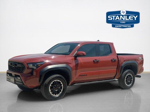 Used 2025 Toyota Tacoma TRD Off-Road AWD/4WD image 3