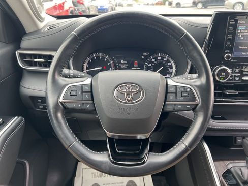 Used 2021 Toyota Highlander Limited image 16