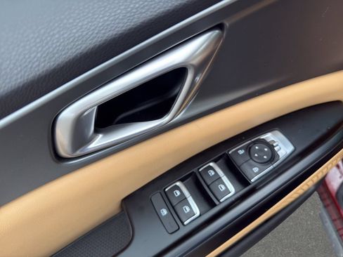 Used 2022 Kia Carnival LX FWD image 12