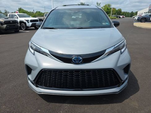 Certified 2024 Toyota Sienna XSE w/ XSE Plus Package AWD/4WD image 3