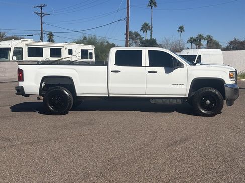 Used 2018 GMC Sierra 2500 4x4 Crew Cab image 2