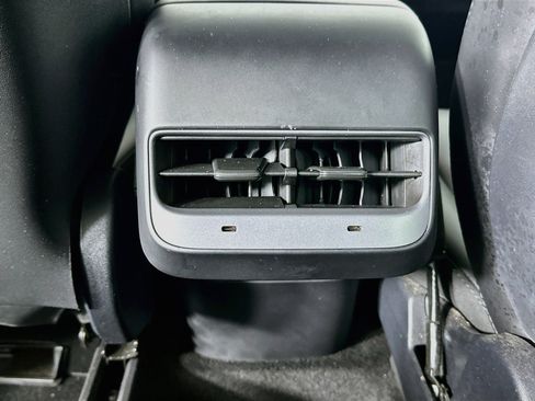 Used 2022 Tesla Model Y Performance AWD/4WD image 27