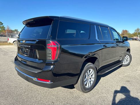New 2026 Chevrolet Suburban LS image 7