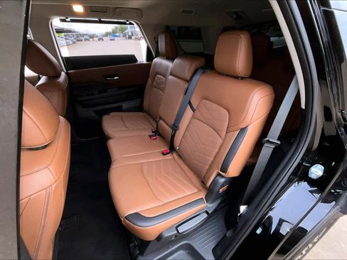 Certified 2025 Nissan Pathfinder Platinum w/ Cargo Package AWD/4WD image 19