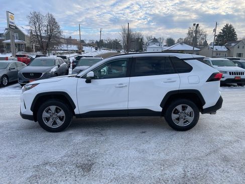 Used 2025 Toyota RAV4 XLE image 2