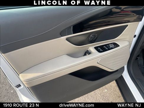 Used 2024 Lincoln Nautilus Premier image 13