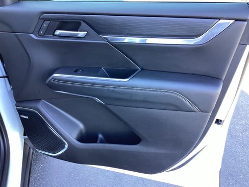 Used 2025 GMC Acadia Elevation image 25