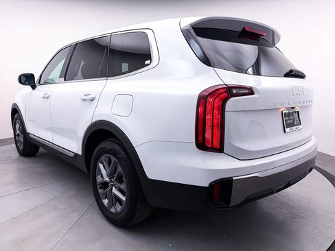 Certified 2025 Kia Telluride LX image 13