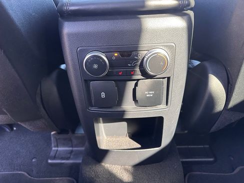 Used 2020 Ford Explorer Platinum w/ Premium Technology Package image 22