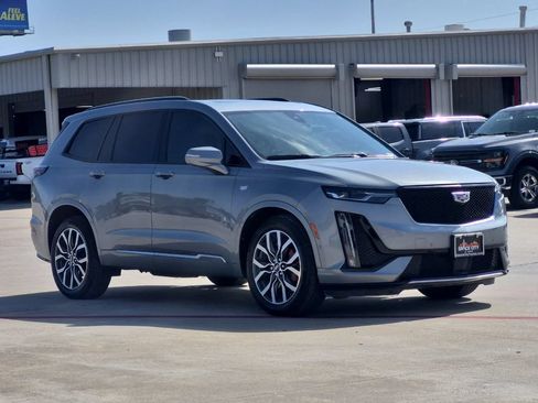 Used 2023 Cadillac XT6 Sport w/ Technology Package AWD/4WD image 8