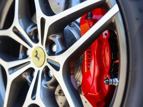 Used 2015 Ferrari California T RWD image 18