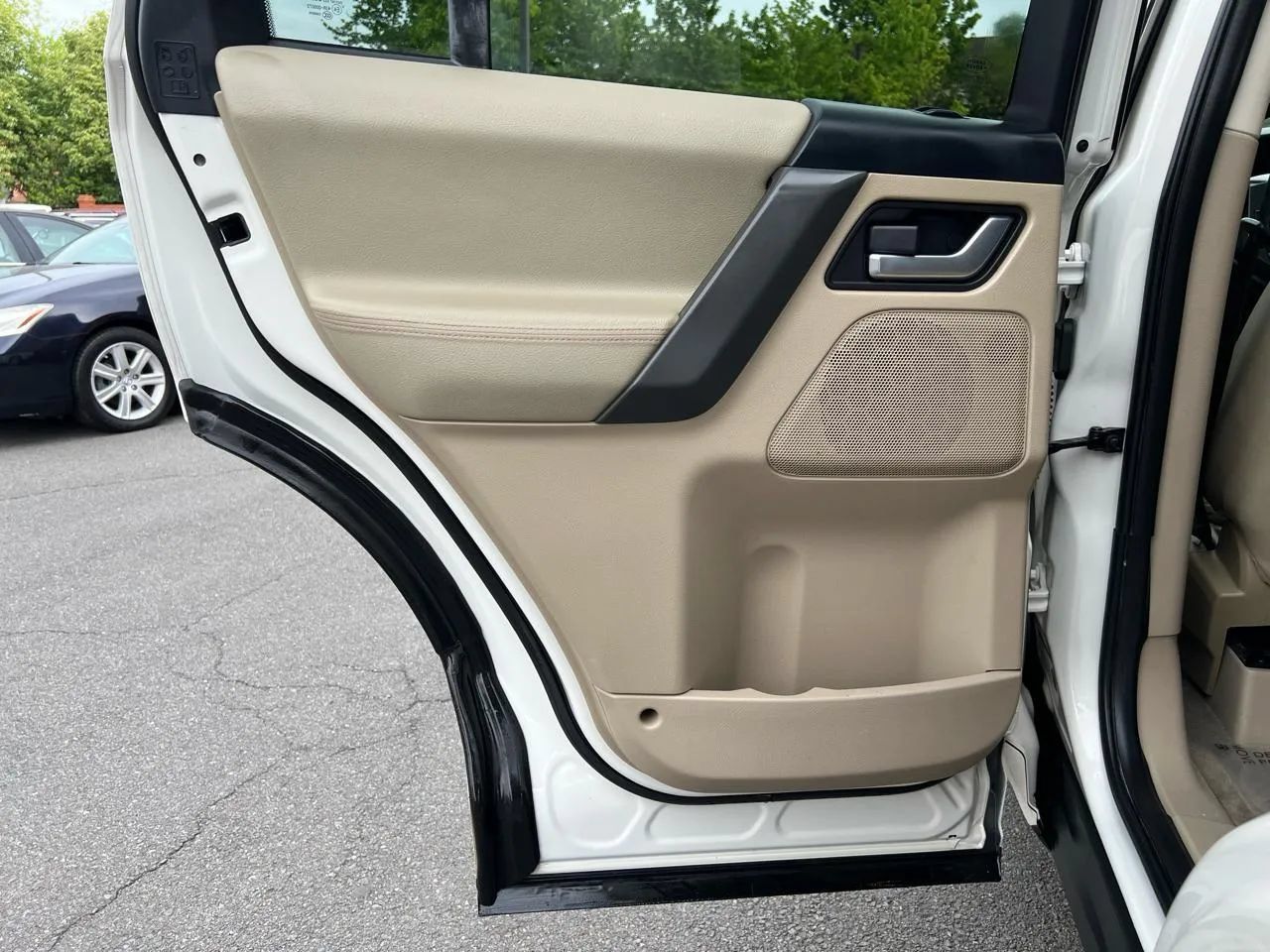 Used 2010 Land Rover LR2 HSE AWD/4WD image 29