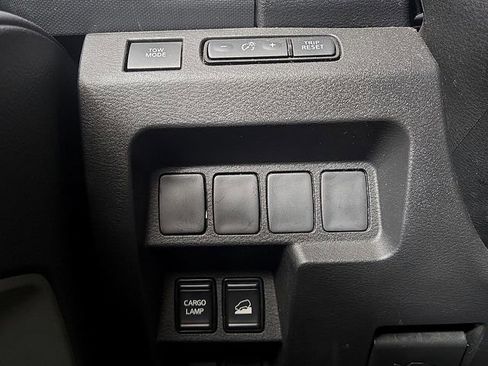 Used 2023 Nissan Frontier SV AWD/4WD image 23