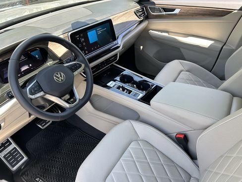 Used 2025 Volkswagen Atlas SEL Premium R-Line AWD/4WD image 16