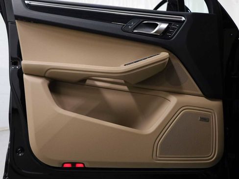 Certified 2026 Porsche Macan AWD/4WD image 16