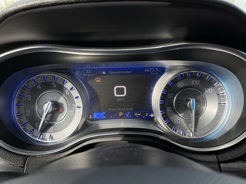 Used 2020 Chrysler 300 Touring w/ Sport Appearance Package image 7