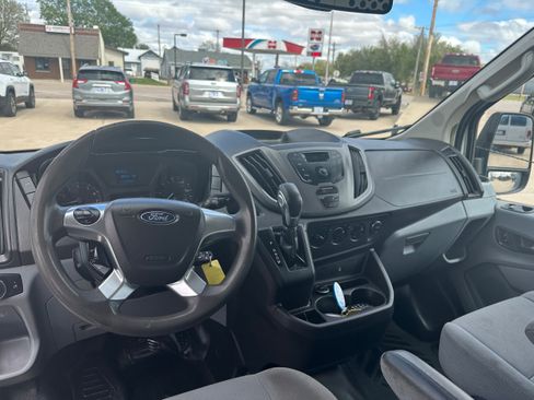 Used 2016 Ford Transit 250 130 Low Roof w/ Exterior Upgrade Package RWD image 9