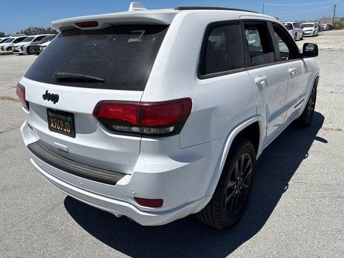 Used 2018 Jeep Grand Cherokee Altitude AWD/4WD image 6
