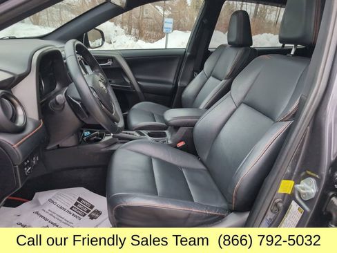 Used 2017 Toyota RAV4 SE image 11