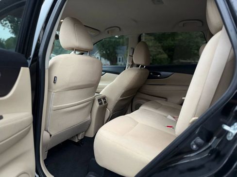 Used 2016 Nissan Rogue SV FWD image 11