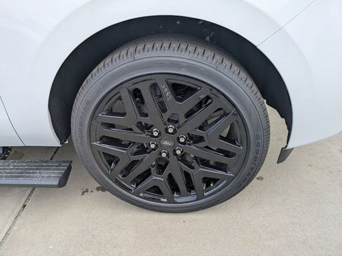 New 2026 Ford Expedition Max Platinum image 10