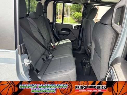 New 2025 Jeep Gladiator Willys image 14