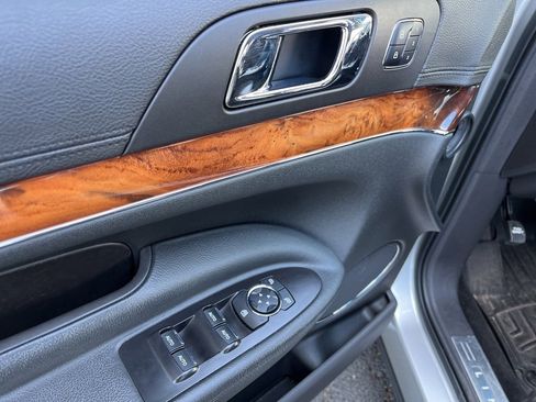 Used 2019 Lincoln MKT AWD image 54