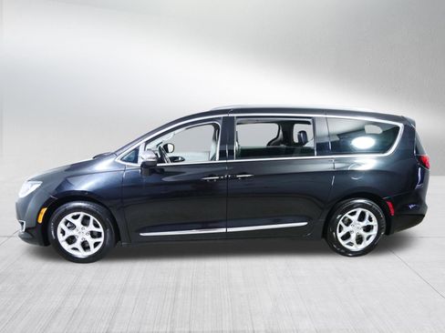 Used 2018 Chrysler Pacifica Limited FWD image 4