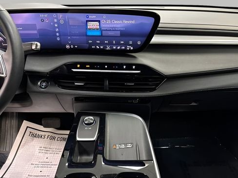 Used 2025 Buick Enclave Sport Touring image 18