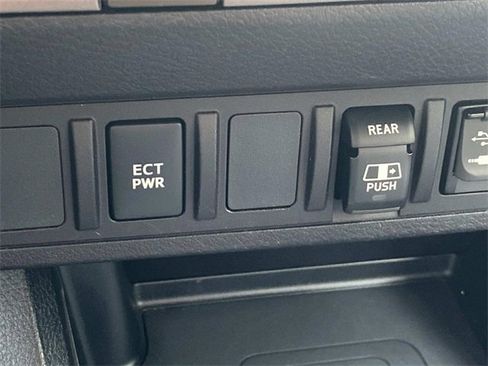 Used 2018 Toyota Tacoma TRD Sport image 29