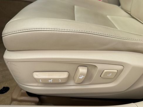 Used 2013 Lexus ES 350 w/ Premium Pkg FWD image 14