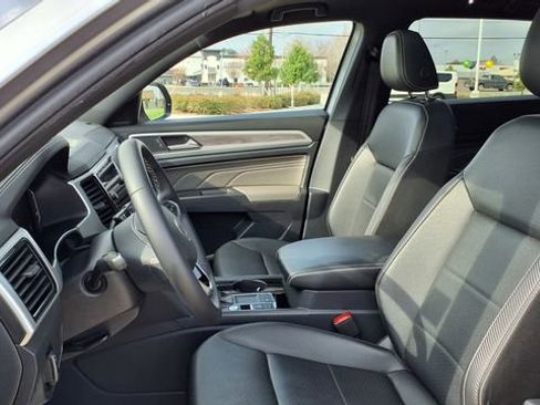 Used 2023 Volkswagen Atlas Cross Sport SE w/ Panoramic Sunroof Package image 19