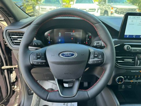 Used 2025 Ford Escape ST-Line Select AWD/4WD image 5