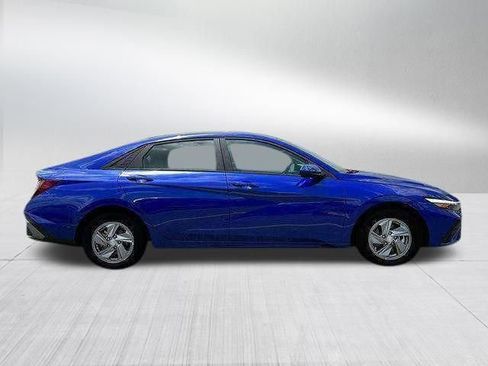 New 2025 Hyundai Elantra SE image 18