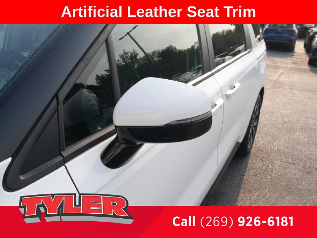 Used 2024 Kia Carnival EX FWD image 11