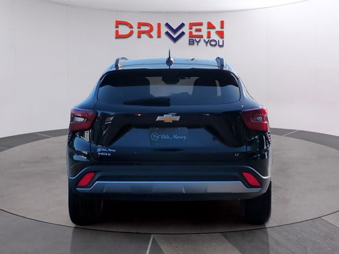Used 2025 Chevrolet Trax LT image 4