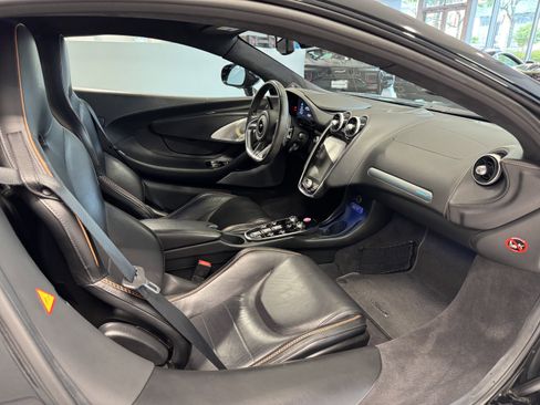 Used 2022 McLaren GT image 14