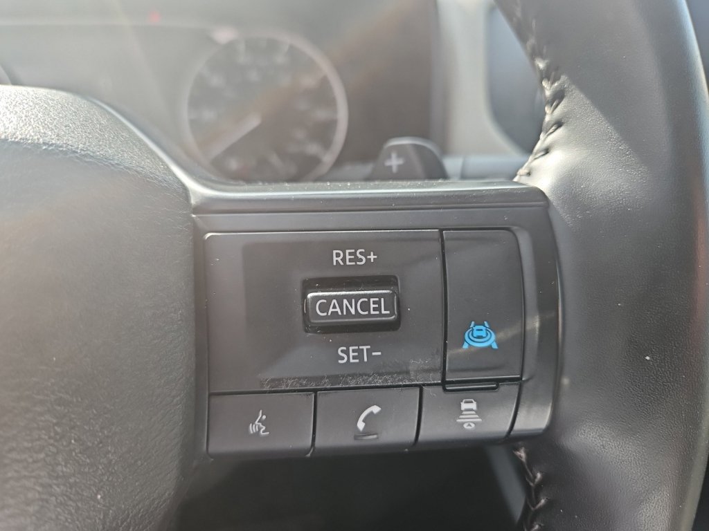 Used 2025 Nissan Rogue SV AWD/4WD image 14