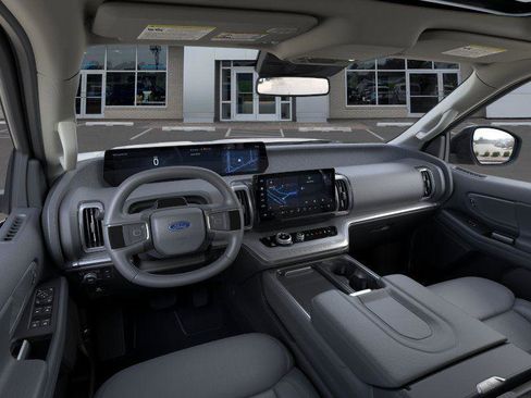 New 2026 Ford Expedition Active image 9