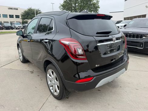 Used 2019 Buick Encore Essence w/ Experience Buick Package FWD image 2