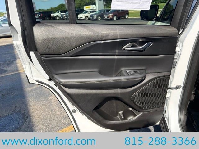 Used 2024 Jeep Grand Cherokee Altitude AWD/4WD image 25