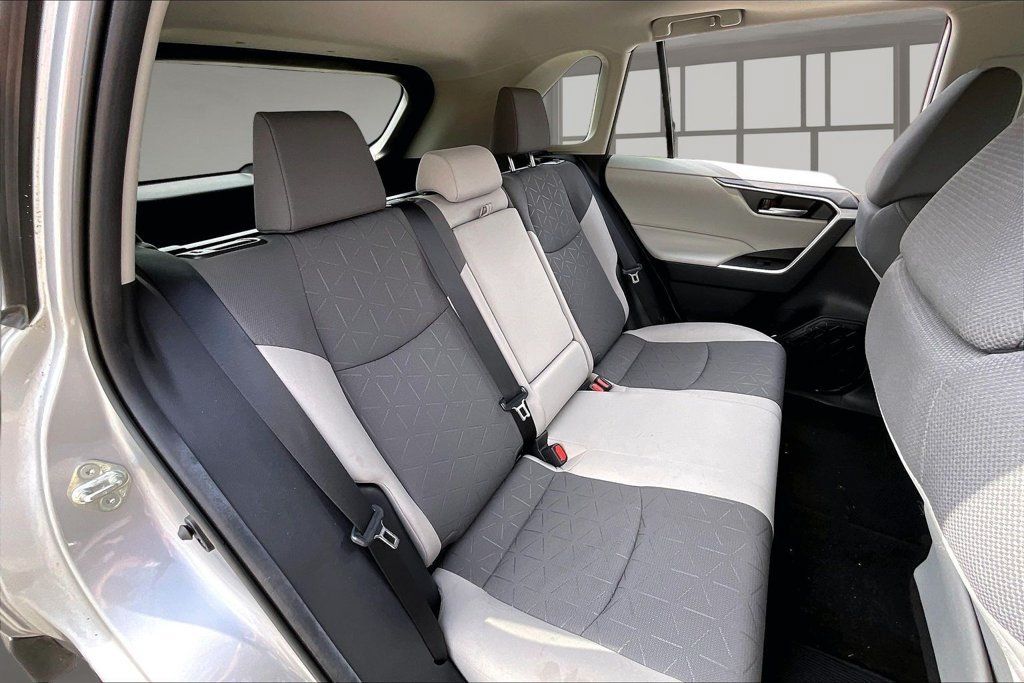 Used 2019 Toyota RAV4 XLE FWD image 25