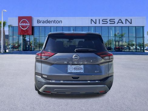 Used 2022 Nissan Rogue SV FWD image 6
