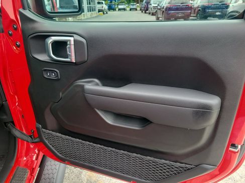 Used 2025 Jeep Wrangler Unlimited Sport AWD/4WD image 30